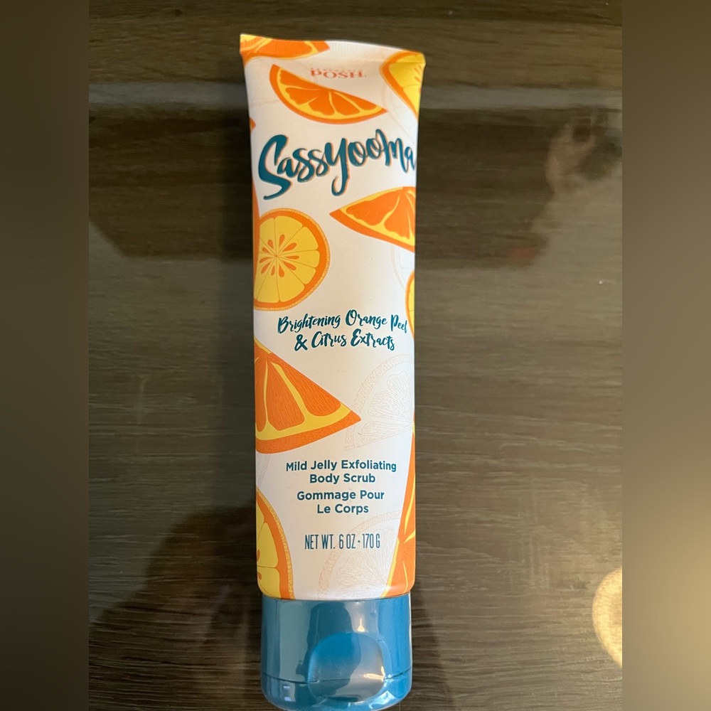 Perfectly Posh Sassyooma exfoliating body scrub